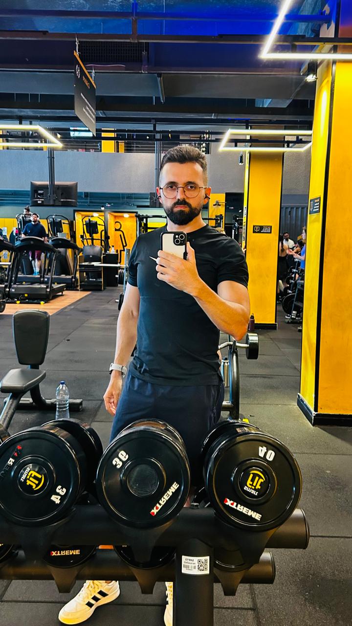 Treino de força na academia