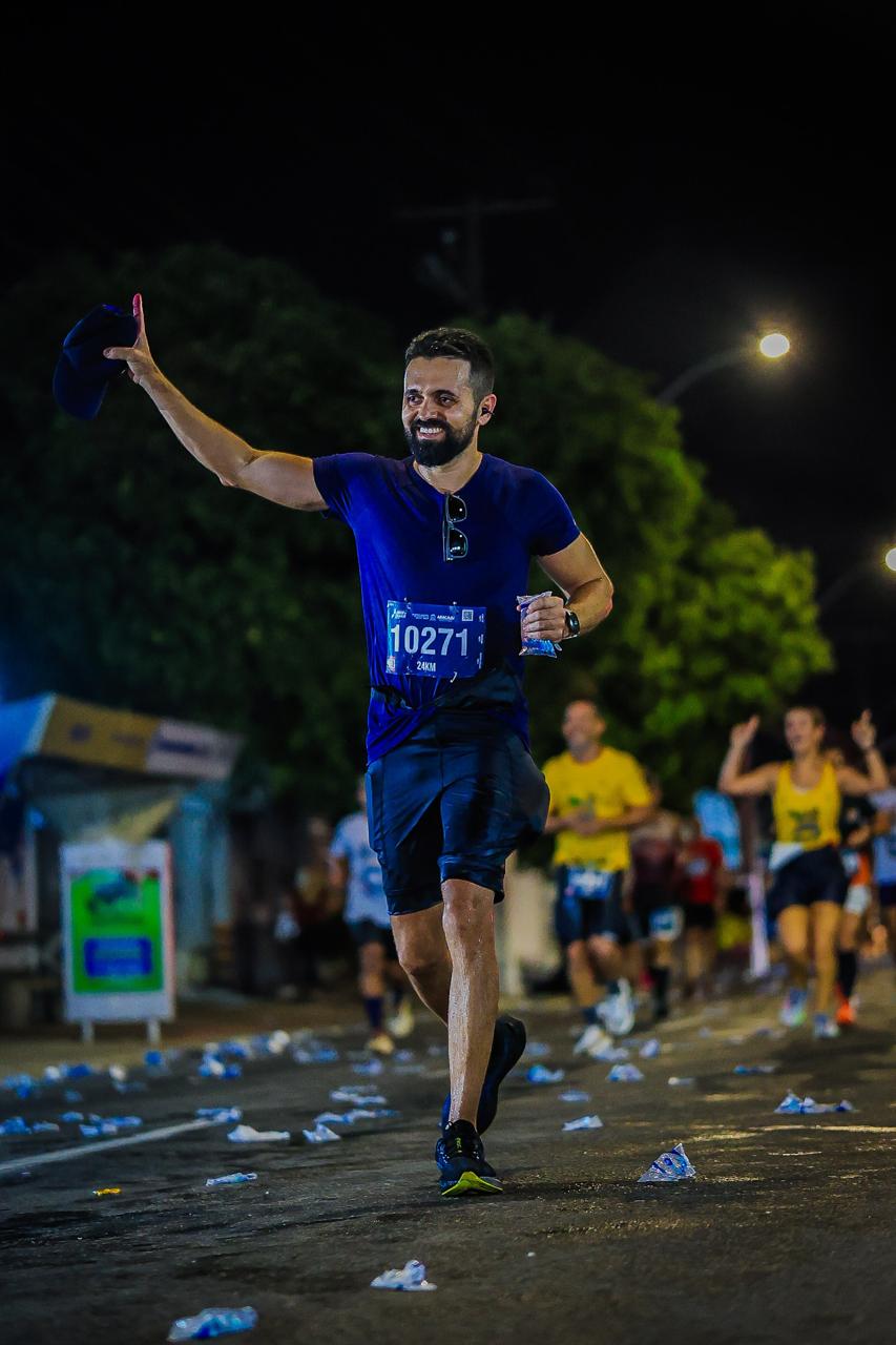 Celebrando a chegada em prova de corrida